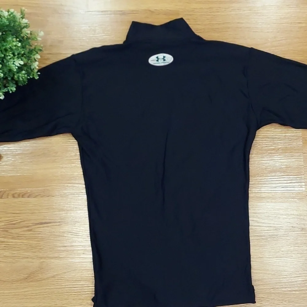 Under Armour  MD top Size S-M